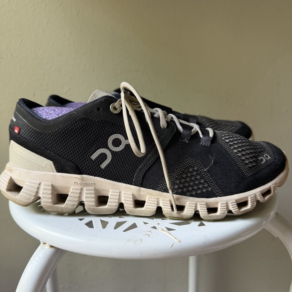 ON CLOUD Women's Size 8.5 Cloud X Running Shoes  Black Pearl
